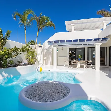 Laura Quietude, Heated Pool, Jacuzzi , Sea And Mountain Views * Corralejo