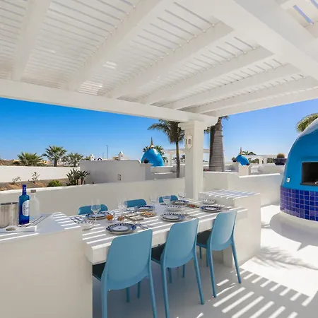 Villa Laura Quietude, Heated Pool, Jacuzzi , Sea And Mountain Views Corralejo