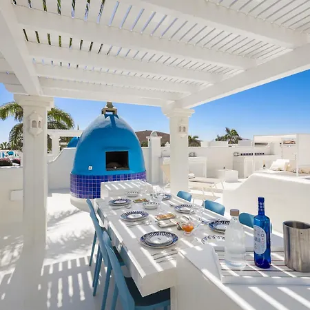 Villa Laura Quietude, Heated Pool, Jacuzzi , Sea And Mountain Views Corralejo