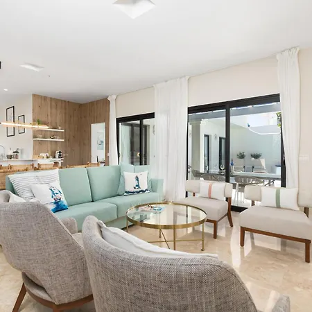 Laura Quietude, Heated Pool, Jacuzzi , Sea And Mountain Views Villa *