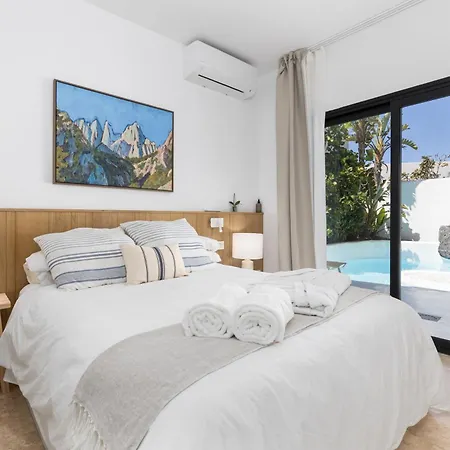 Laura Quietude, Heated Pool, Jacuzzi , Sea And Mountain Views Corralejo