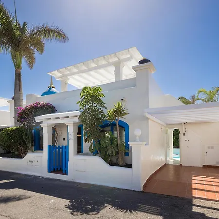 Laura Quietude, Heated Pool, Jacuzzi , Sea And Mountain Views Villa Corralejo