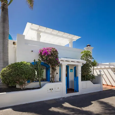 Villa Laura Quietude, Heated Pool, Jacuzzi , Sea And Mountain Views Corralejo